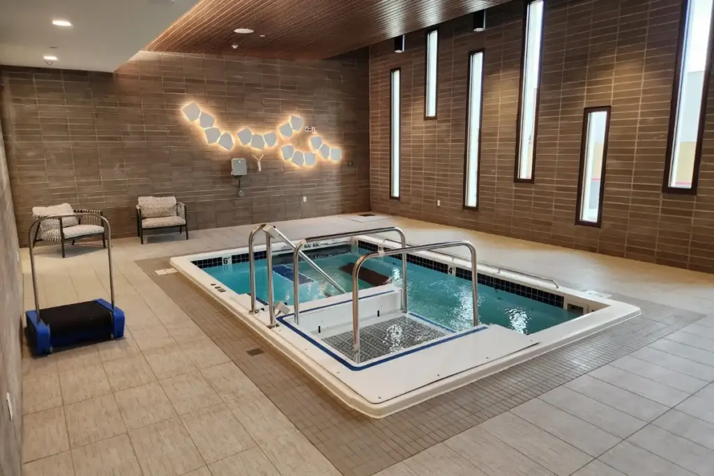 Royal Oaks Nursing Center therapy pool